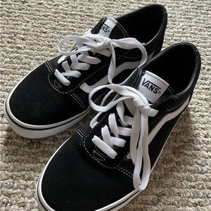 Vans Ward Classic Sneakers- youth 5, women’s 6.5